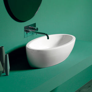 lavabo sobre encimera / ovalado / de cerámica / contemporáneo
