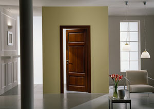 puerta de interior / abatible / de madera maciza