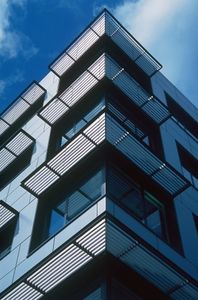 celosía con lamas de aluminio