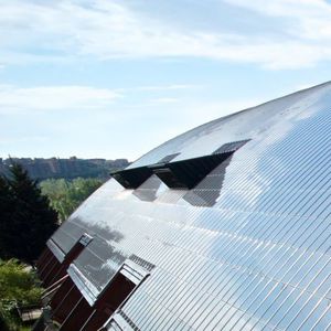 tejado con panel fotovoltaico integrado