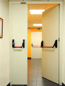 puertas industriales abatibles