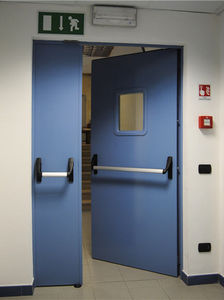 puertas industriales abatibles