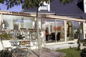 cerramiento de terraza de aluminio / con paneles fotovoltaicos integrados