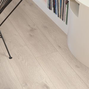 suelo laminado de roble / flotante con sistema clic / aspecto madera / para el sector servicios