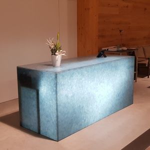 mostrador de recepción de vidrio