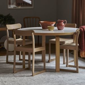 mesa contemporánea