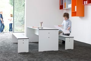 conjunto de mesa y banco contemporáneo