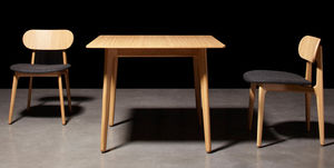 mesa de comedor contemporánea
