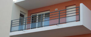 barandilla de aluminio / con paneles de vidrio / con barrotes / de exterior