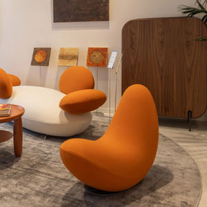 sillón bajo de diseño orgánico