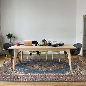 mesa de comedor de diseño escandinavo