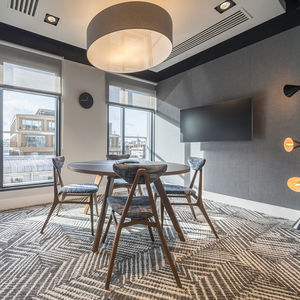 silla de diseño minimalista