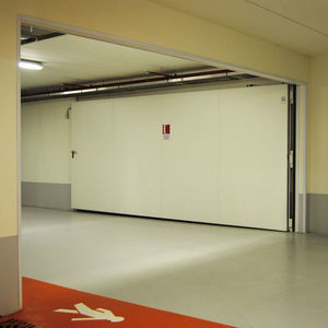 puertas industriales abatibles