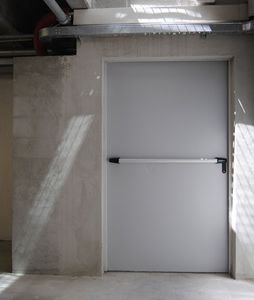 puertas industriales abatibles
