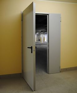 puerta de servicio