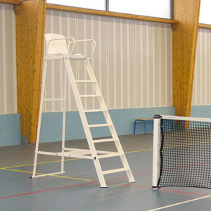 silla para árbitro de tenis