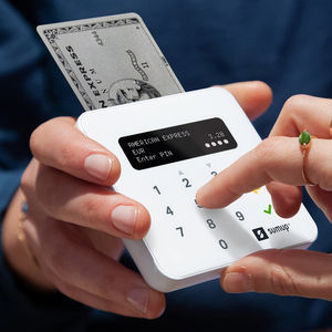 máquina de pago con pantalla táctil