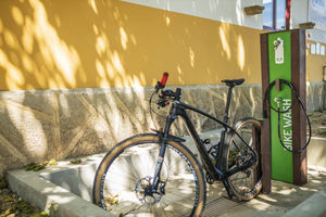 estación de reparación de bicicletas de acero galvanizado