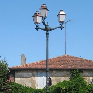 consola para poste de iluminación de hierro fundido