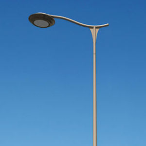 consola para poste de iluminación de acero galvanizado