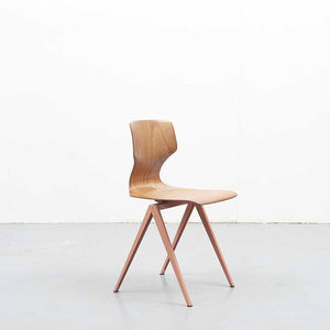 silla de diseño escandinavo