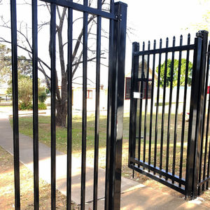 puerta para jardín de acero galvanizado