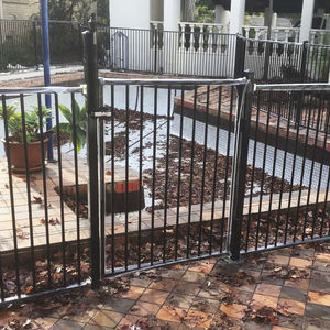 puerta para jardín de aluminio