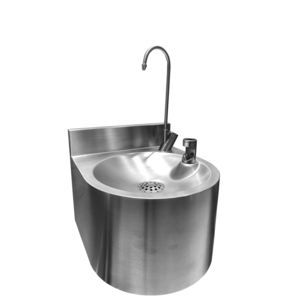 fuente de agua con mando electrónico