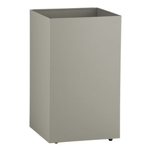 cubo de basura bajo encimera