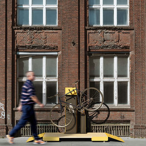 gancho para bicicleta de madera
