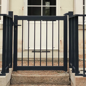 puerta para jardín de aluminio