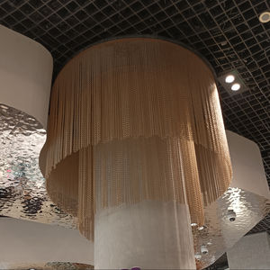 cortina con motivos decorativos