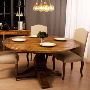 mesa de comedor de estilo rústico