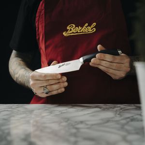 cuchillo de chef con mango de plástico