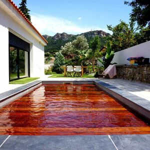 piscina con fondo móvil