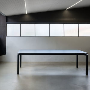 mesa de reuniones contemporánea