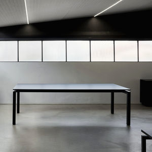 mesa de reuniones contemporánea