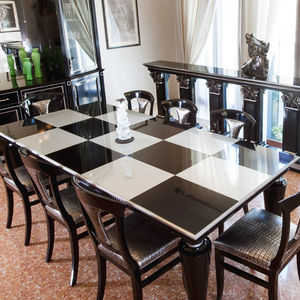 mesa de comedor clásica