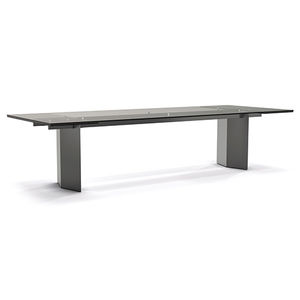 mesa con base de acero