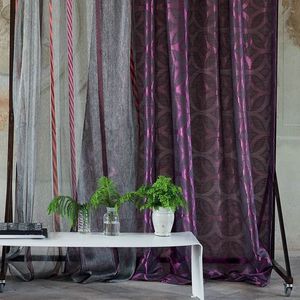 visillo con motivos decorativos