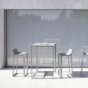 mesa alta contemporánea