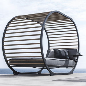 cama de jardín con dosel