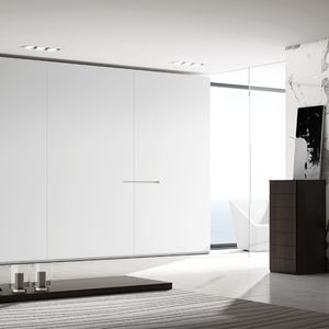 armario contemporáneo / de madera lacada / con puertas corredizas / para hotel