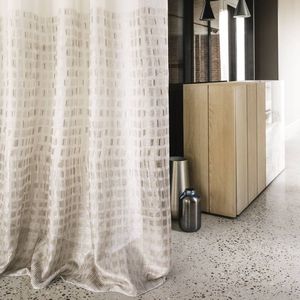 visillo con motivos geométricos