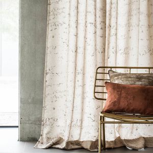 visillo con motivos decorativos