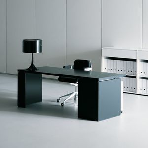 conjunto de escritorio y armarios para el sector profesional