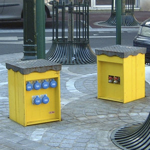 bolardo de suministro eléctrico