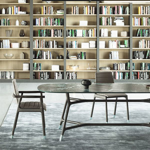 silla con reposabrazos