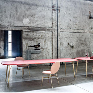 mesa de reuniones contemporánea