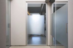puerta de vidrio
